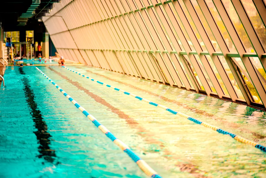 钦州成人混凝土钢结构游泳池项目